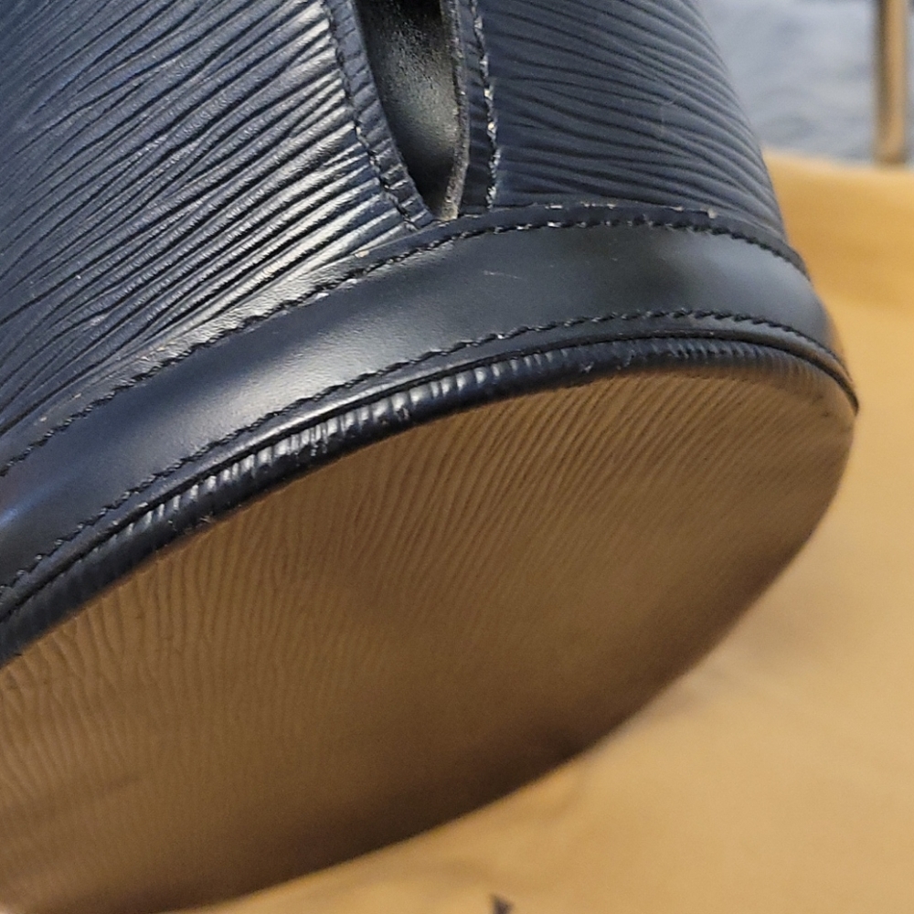 LV Black epi St. Jacques shoulder bag - Picture 5 of 17